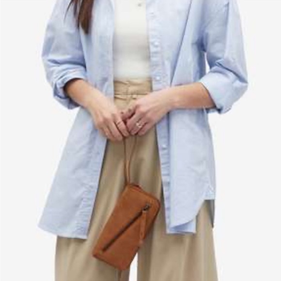 FREE PEOPLE Distressed Vegan Wallet Brown zips closed with an iPhone 14 - Picture 3 of 3